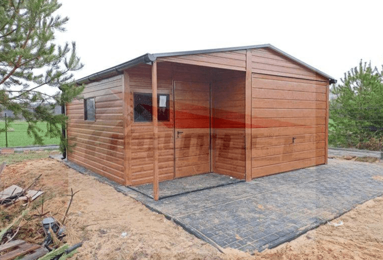Garaż blaszany z wiatą + pomieszczenie gospodarcze dwuspadowy drewnopodobny MULTIGROSS 5m x5m